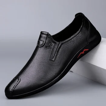 Натуральная кожа Мужская повседневная обувь скользит по моде Бренд Мягкие итальянские мужские лоферы Мокасины Дышащая черная офисная обувь мужская